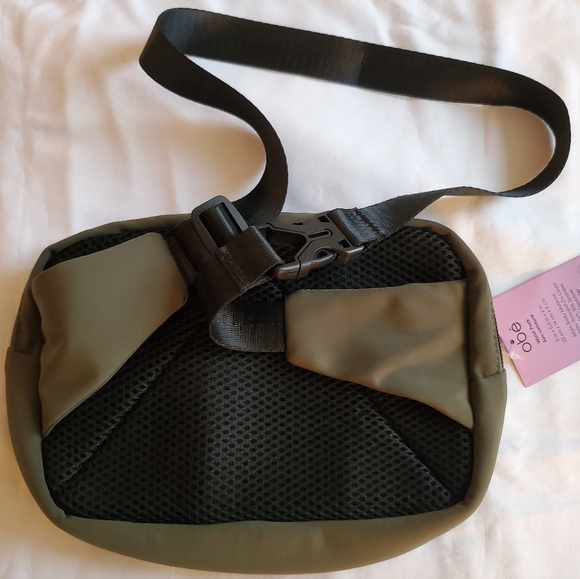 NWT Obé Army Green waist bag with adjustable strap - Picture 3 of 5